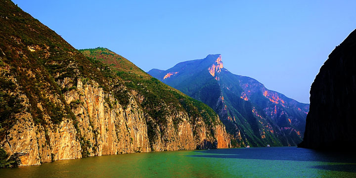 12 Days Upstream Yangtze Cruise Tour